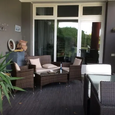 Holiday home Parks & Lakes *